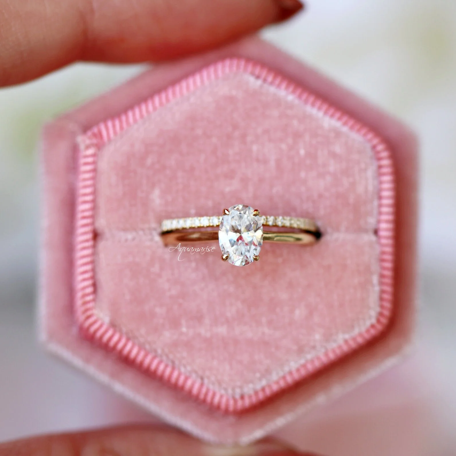 Oval Lab-Grown Diamond Engagement Ring in Solid 14K Yellow Gold (IGI Certified) - Image 3