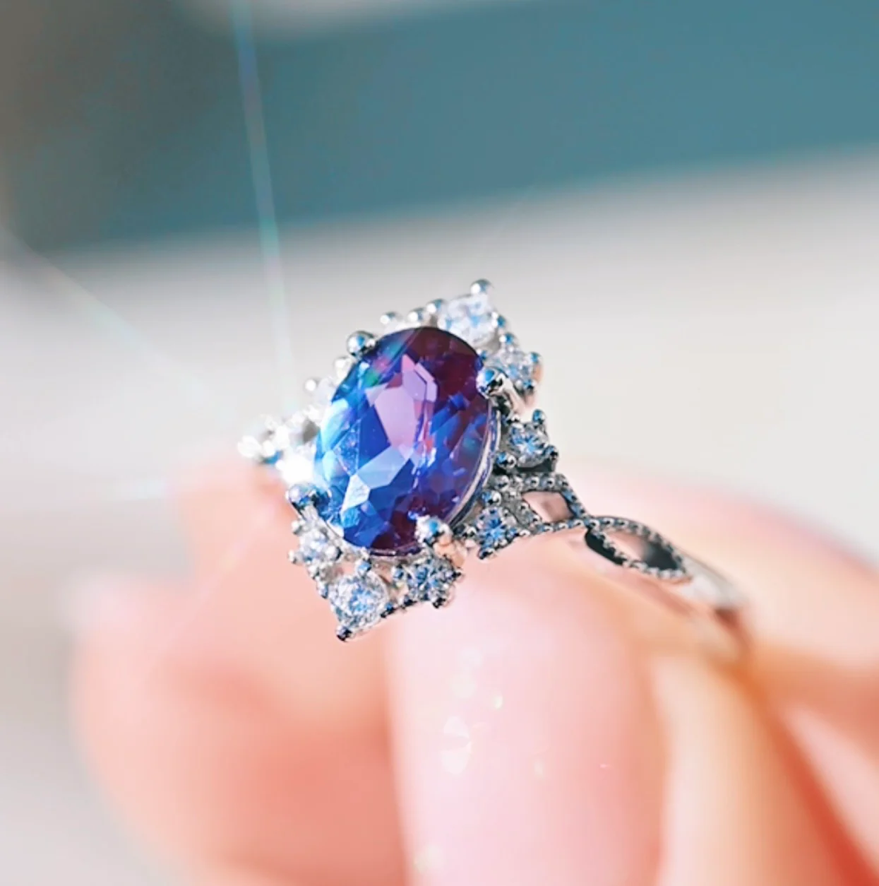 Nesta Vintage Alexandrite Ring in Sterling Silver - Image 6