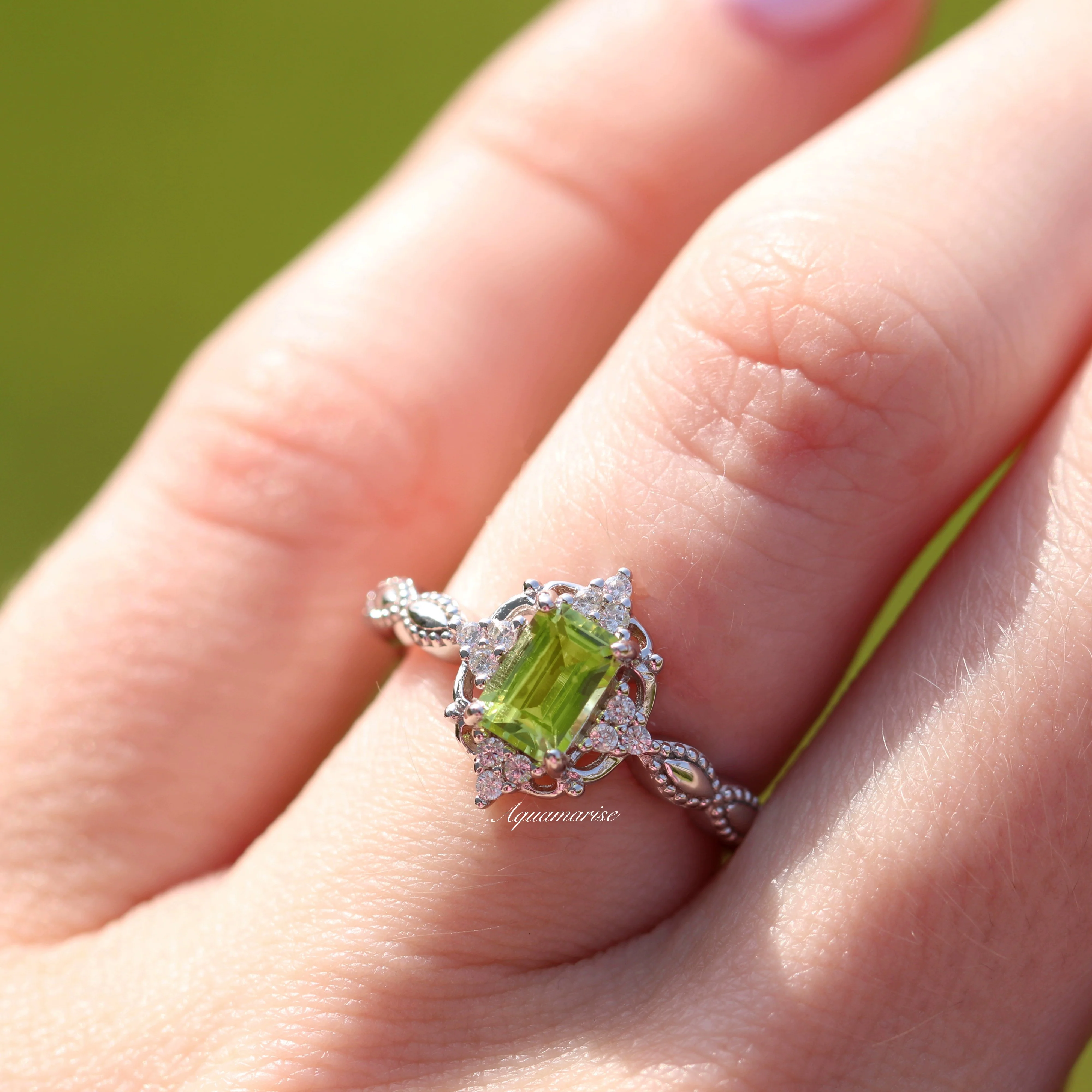 Vintage Natural Peridot Ring in Sterling Silver - Image 2