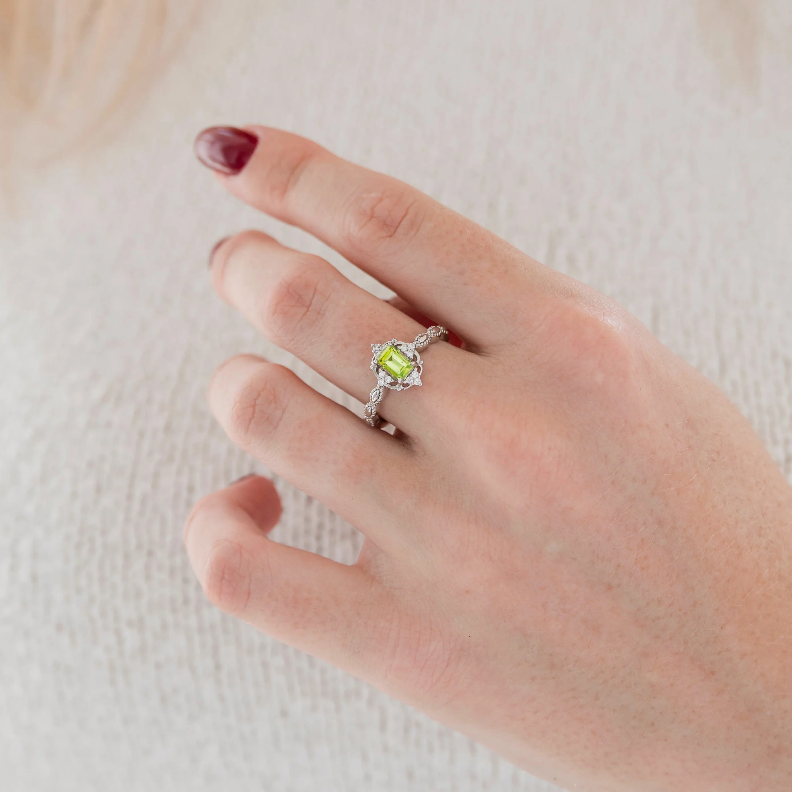 Vintage Natural Peridot Ring in Sterling Silver - Image 3
