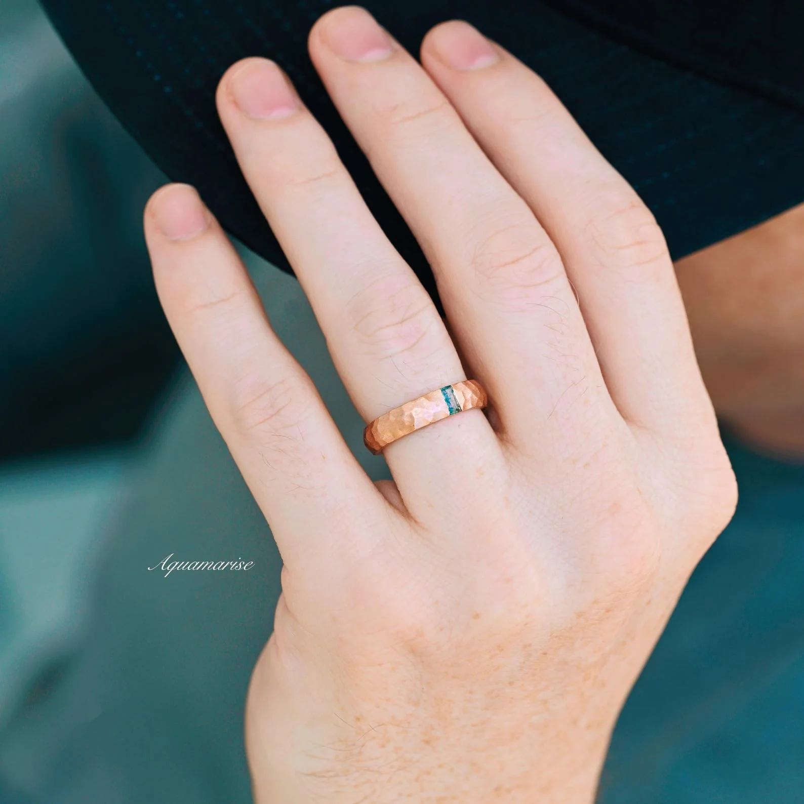 Moss Agate Hammered Wedding Band in 14K Solid Rose Gold (5.5mm) - Image 2
